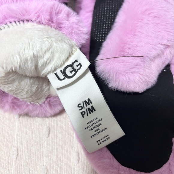 UGG‎ Pink Faux Fur Mittens Size S/M NEW - Picture 7 of 10
